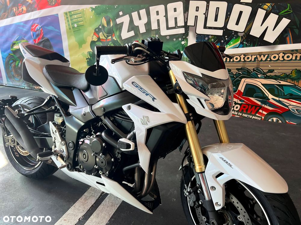 Suzuki GSR - 5