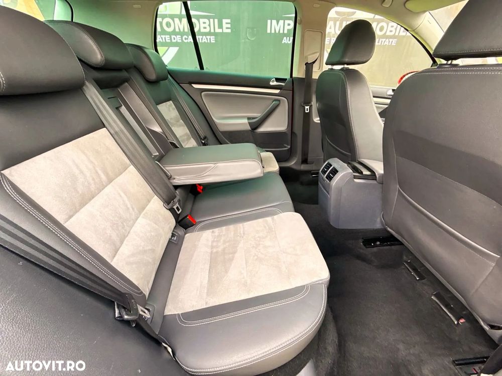 Volkswagen Golf 2.0 TDI DPF 4Motion Highline - 19