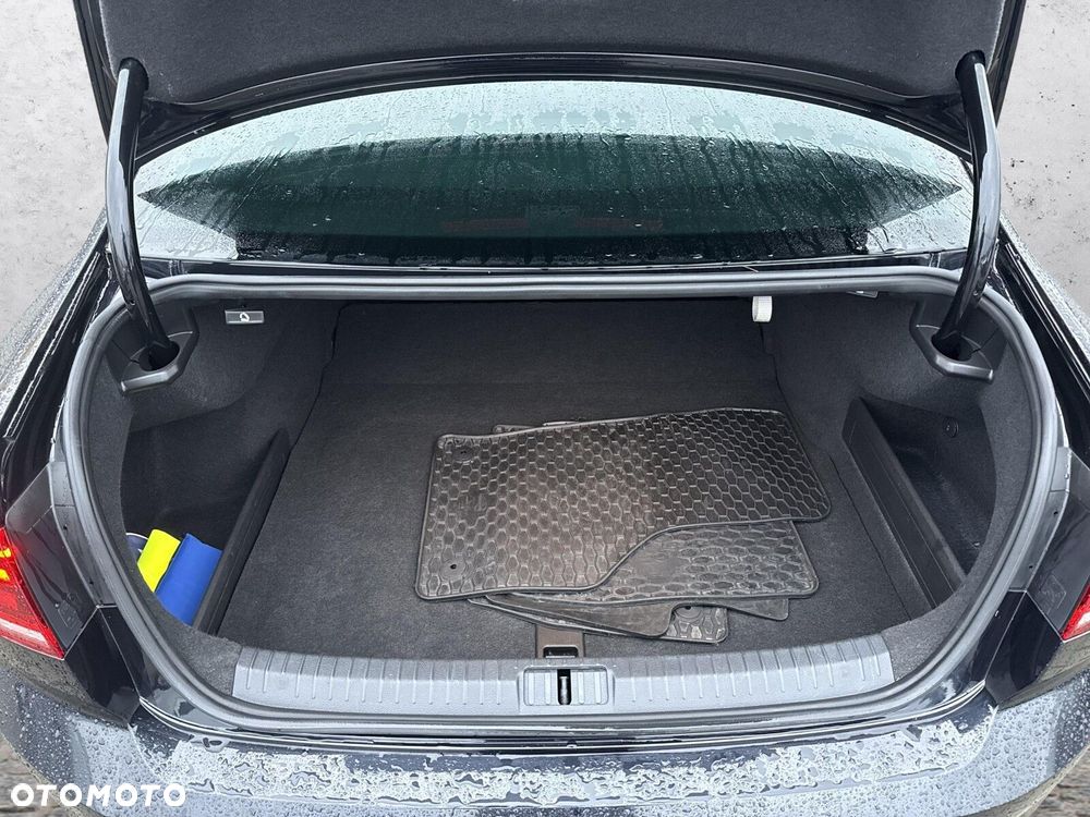 Volkswagen Passat 2.0 TSI Business DSG - 26