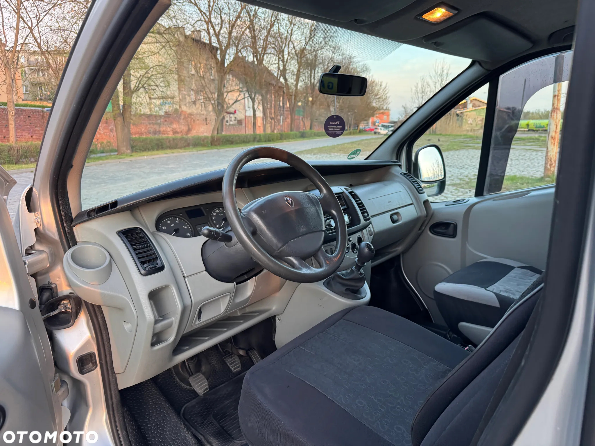 Renault Trafic 2.5 DCI 135 KM - 34