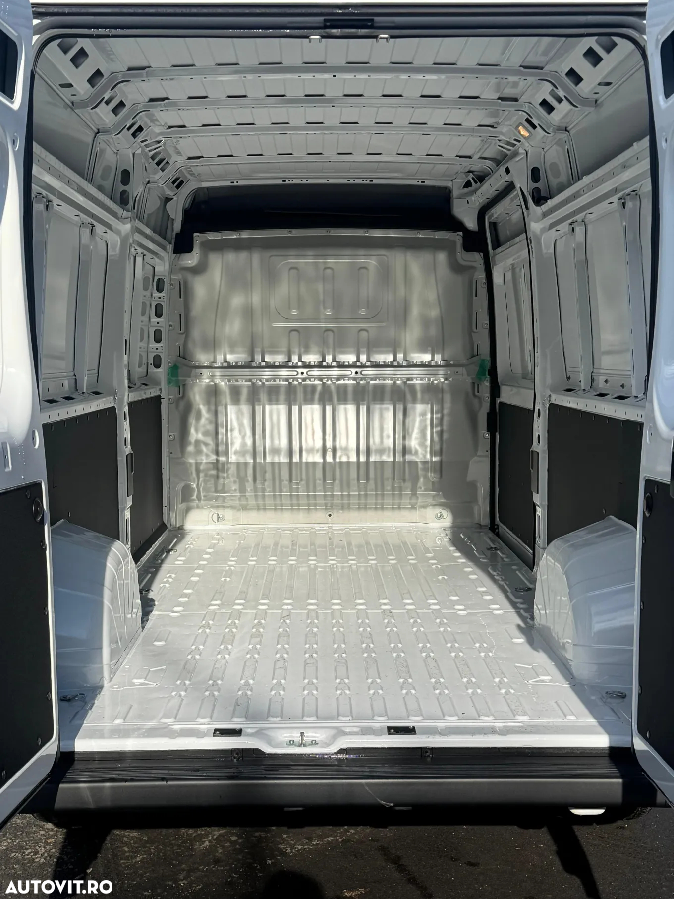 Peugeot Boxer 335 L3H2 13m3 2.2 BlueHDi 140cp - 7