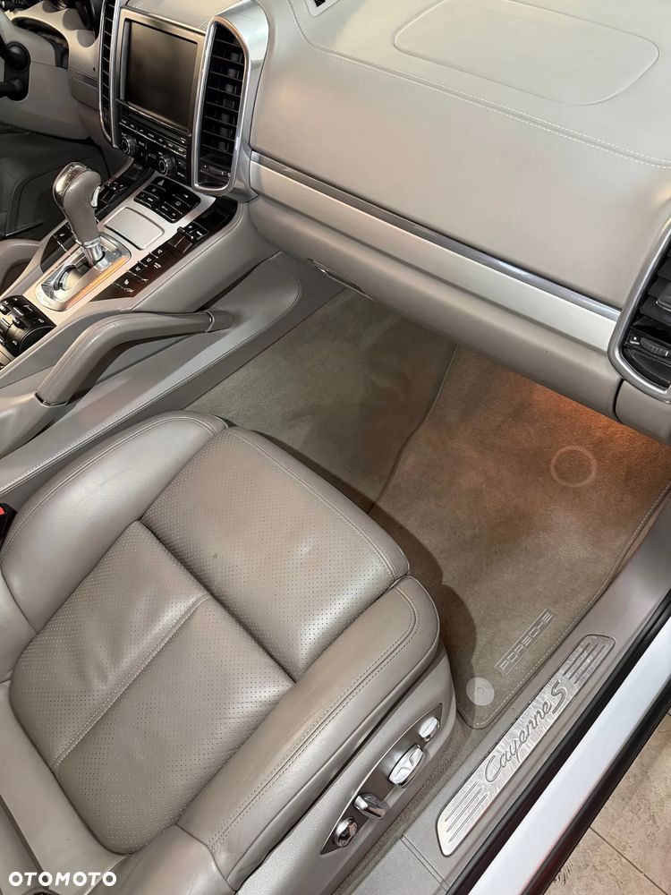 Porsche Cayenne - 8