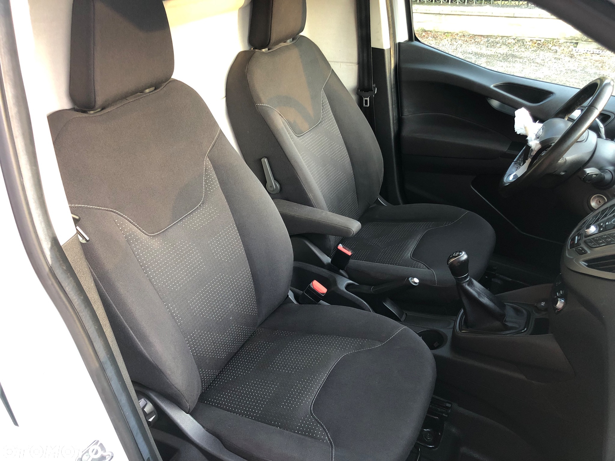 Ford Courier - 11