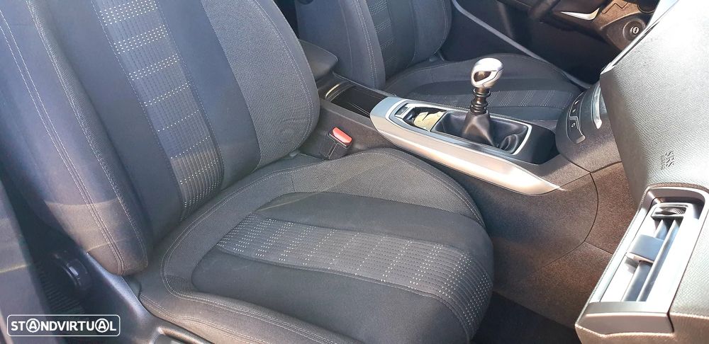 Peugeot 308 1.2 PureTech Allure - 15