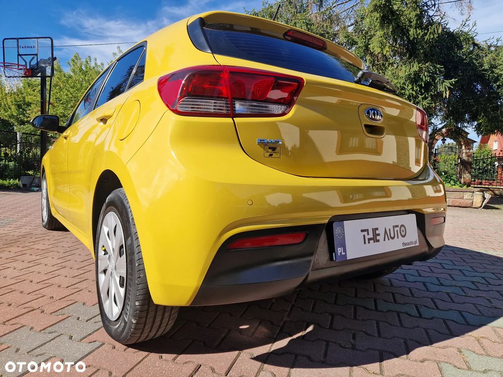 Kia Rio 1.2 L - 6