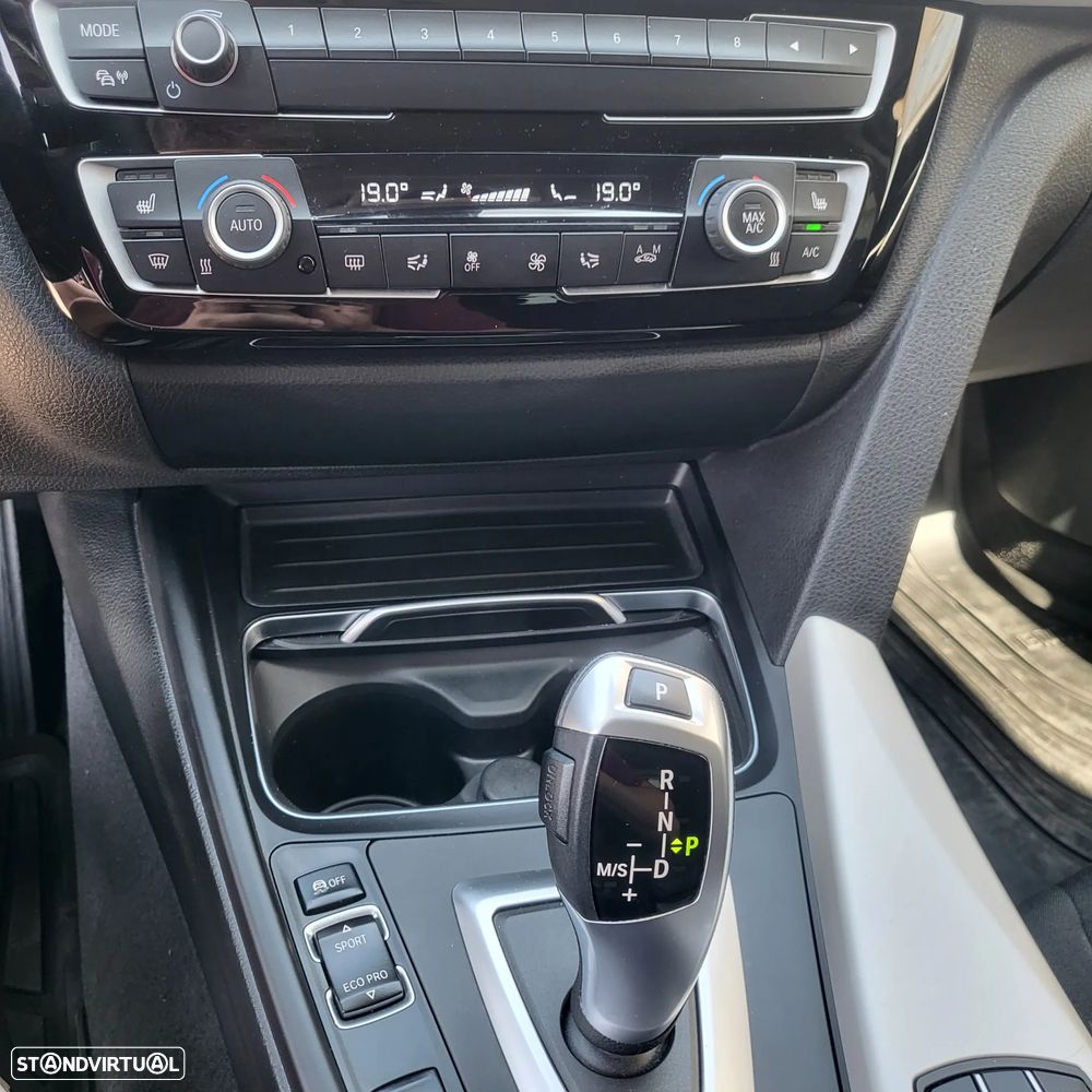 BMW 320 d Touring Advantage Auto - 24