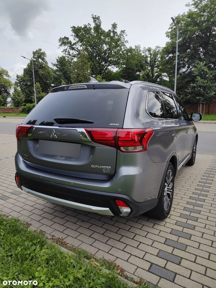 Mitsubishi Outlander - 4