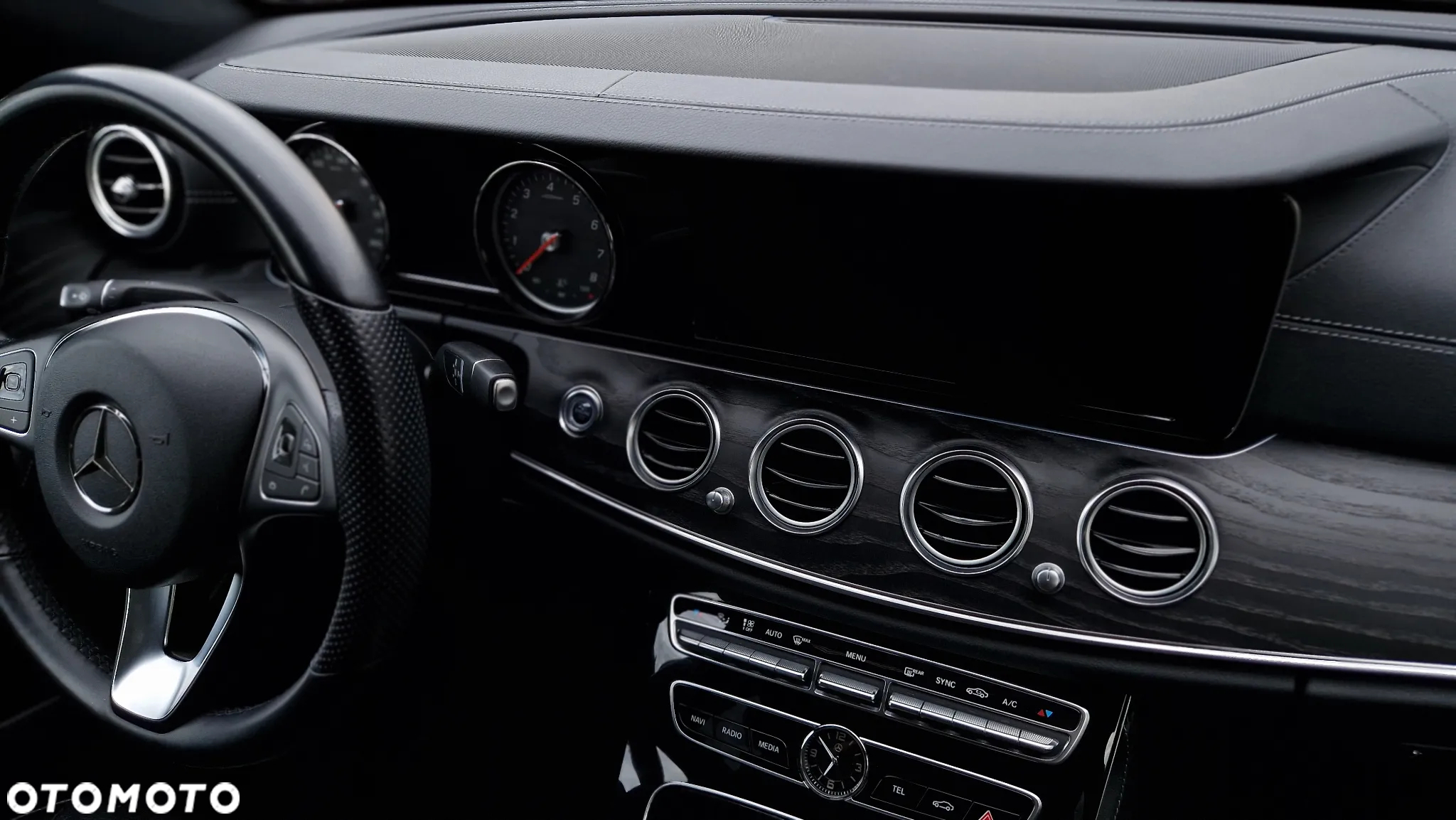 Mercedes-Benz Klasa E 300 9G-TRONIC Avantgarde - 19