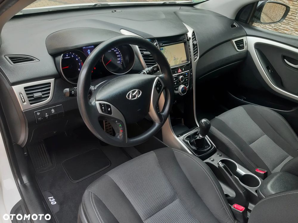 Hyundai i30 blue Kombi 1.4 YES Gold - 13