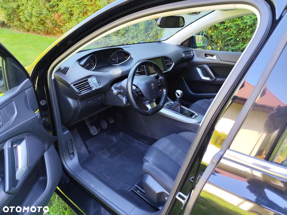 Peugeot 308 SW 1.2 PureTech Allure S&S - 6