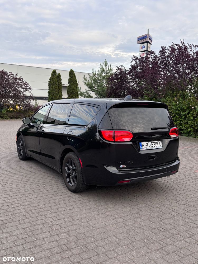Chrysler Pacifica - 15