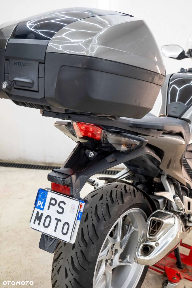 Honda VFR - 21