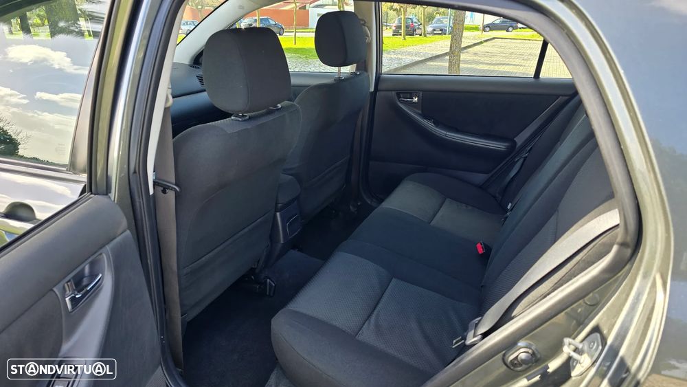 Toyota Corolla 1.4 D-4D Sol - 33