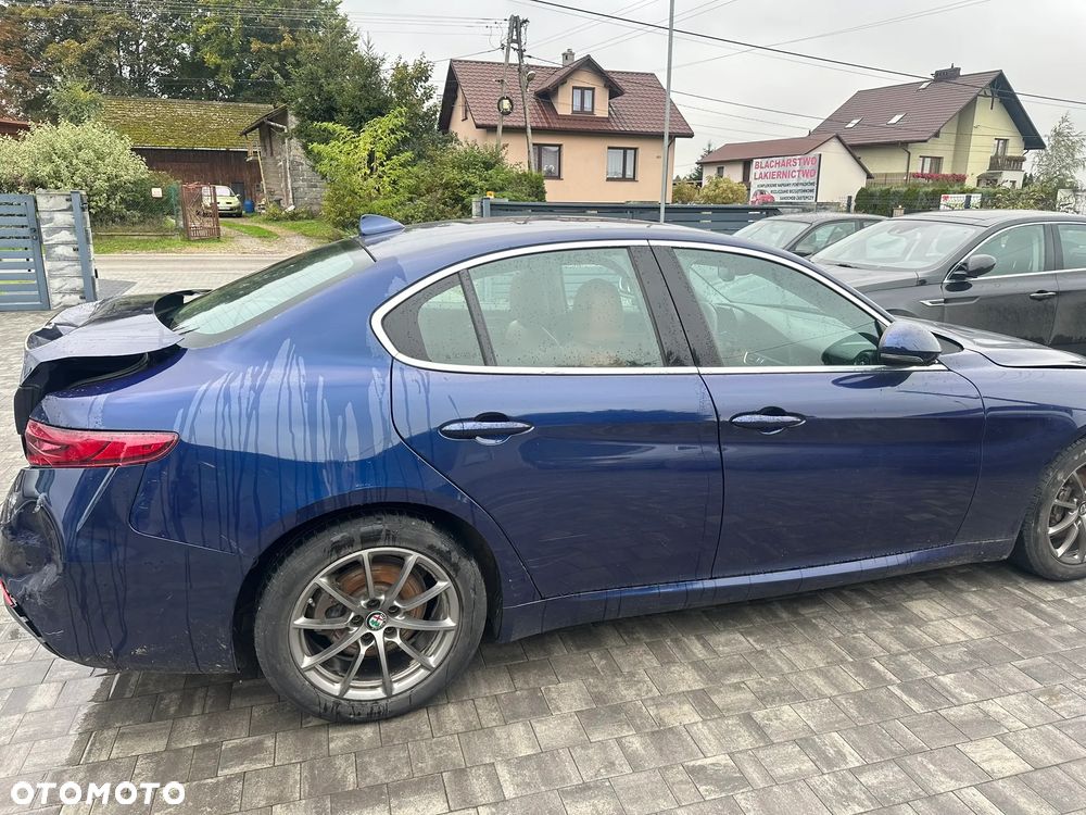 Alfa Romeo Giulia 2.2 D Turbo - 11