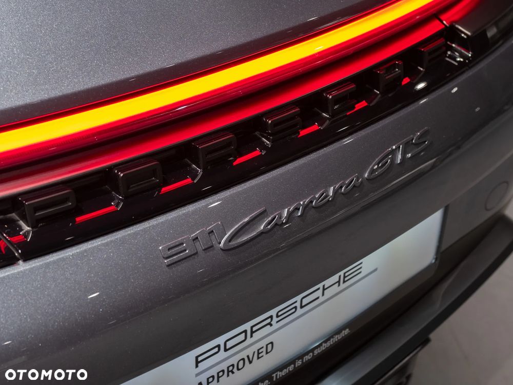 Porsche 911 Carrera GTS - 17