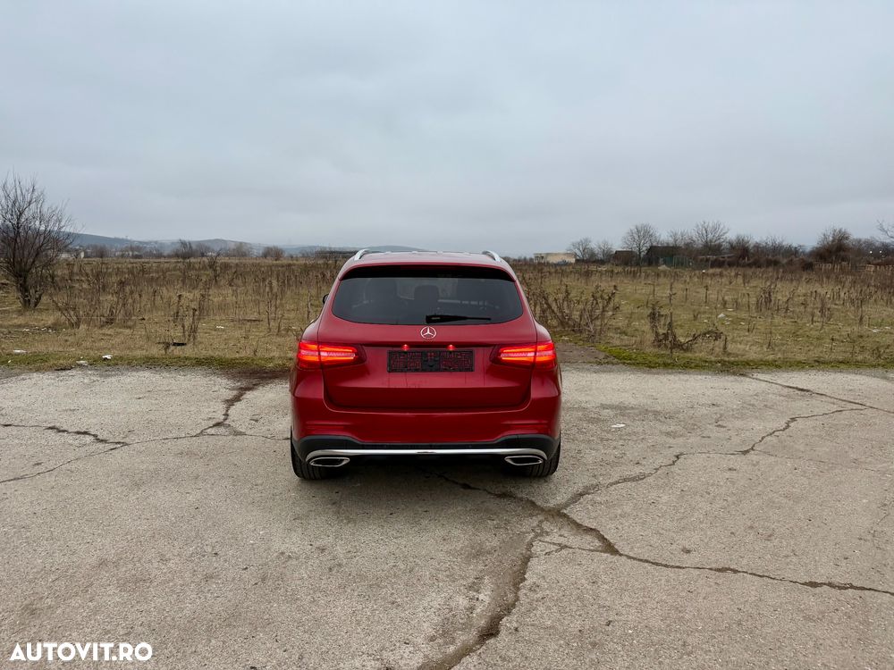 Mercedes-Benz GLC 300 4Matic 9G-TRONIC AMG Line - 11