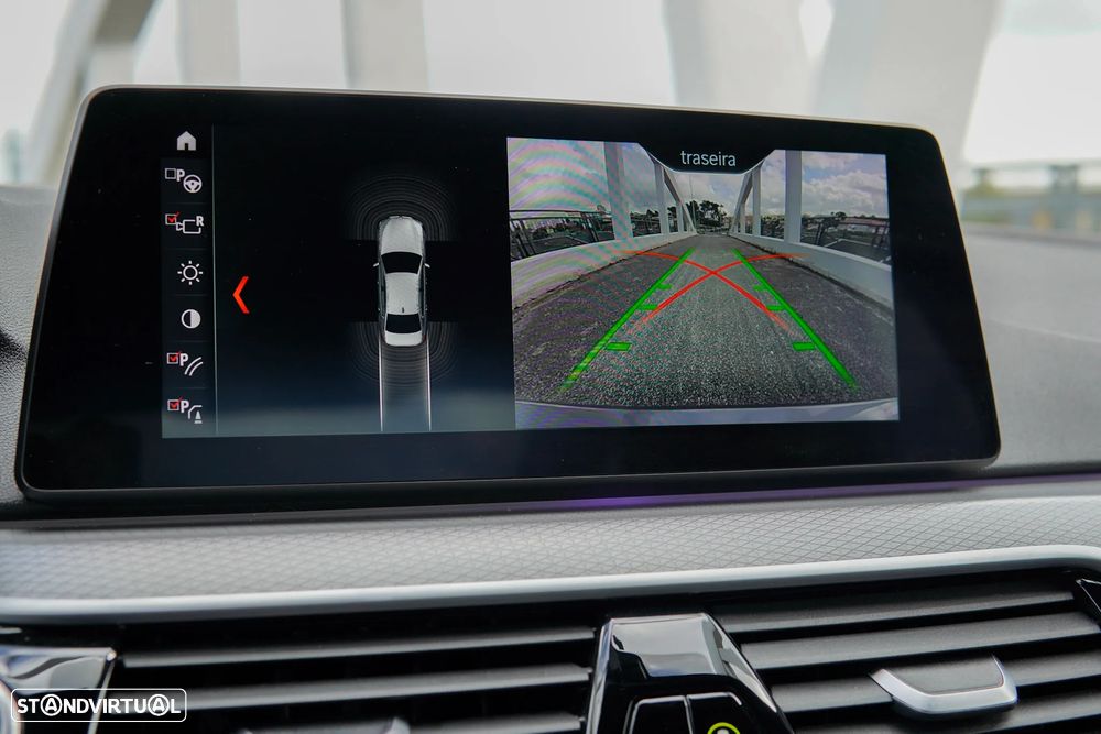 BMW 530 e Pack Desportivo M - 32