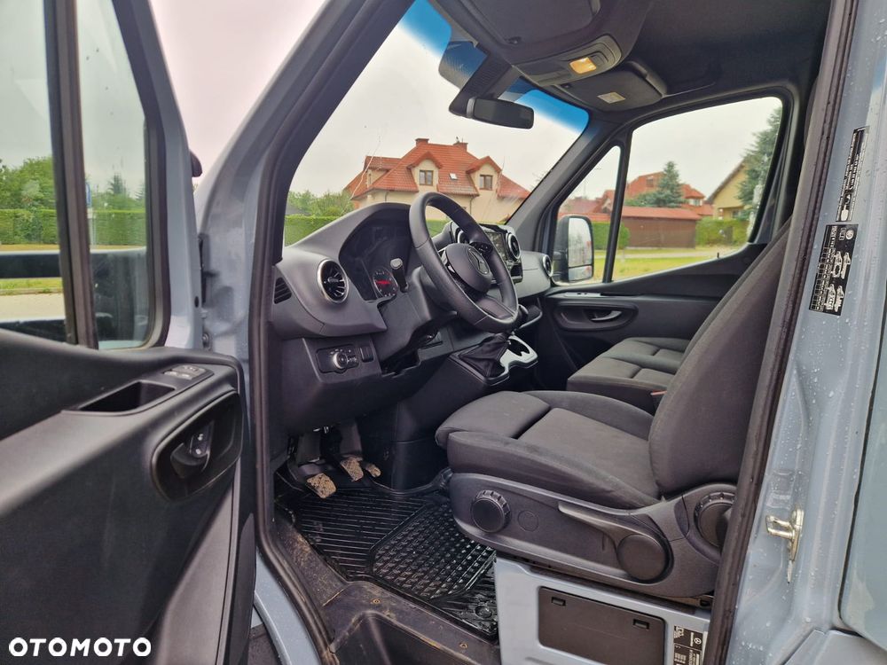 Mercedes-Benz Sprinter - 12