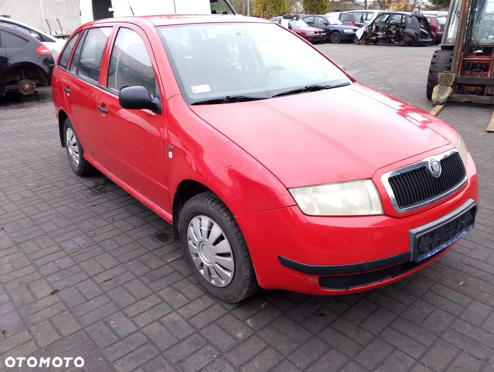 Skoda Fabia 6Y (99-04r.) 1.4 B 68KM. Silnik AME Skrzynia FNK lakier LF3K / 8151 / 8T. Cały na części. GWARANCJA !!!  Przód Tył Zestaw Komplet Drzwi Klapa Zderzak Błotnik Maska Grill Atrapa Szyba Pas Lampa Lusterko Boczki Fotel Kanapa Kokpit Deska Rozdzielcza Przełącznik Włącznik Sterownik Przewody Wiązka Instalacja Moduł Komputer Czujnik Listwa Pompa Alternator Wtryski Głowica Rozrusznik Kompresor Sprzęgło Dwumas Silnik Skrzynia ABS Klimatyzacji Paliwa Wspomagania Kolektor Turbina Przepustnica Zawór Chłodnica Koło Hak Belka Sanki Zawieszenie Mcpherson Półoś Amortyzator Wydech Tłumik Zacisk Most - 3
