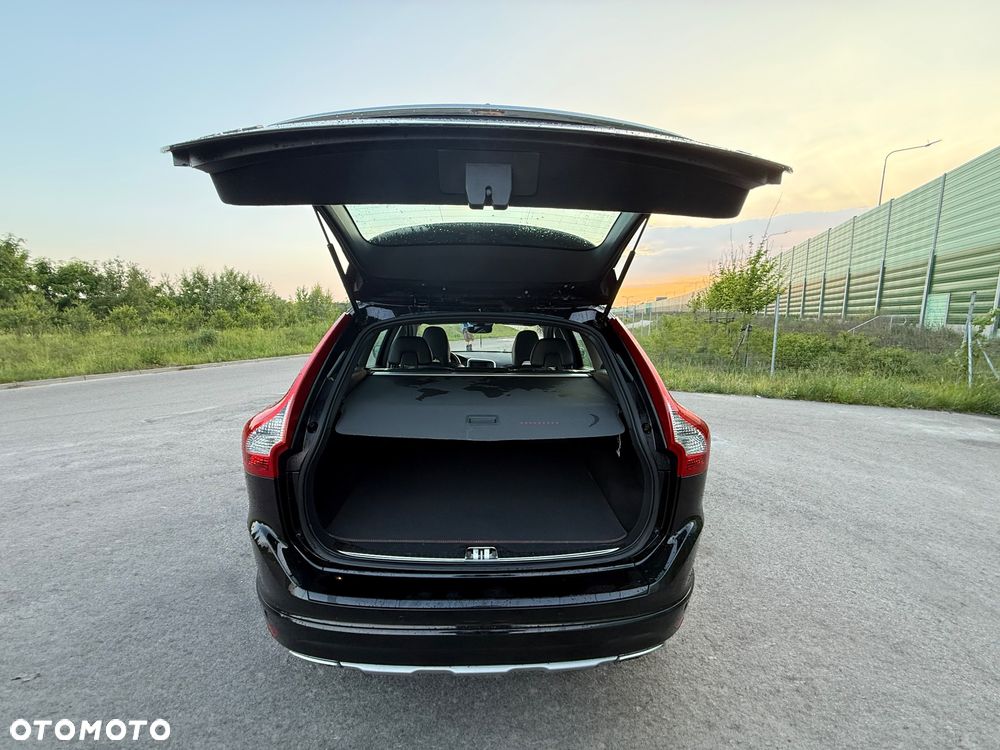 Volvo XC 60 D3 Drive-E Ocean Race - 11