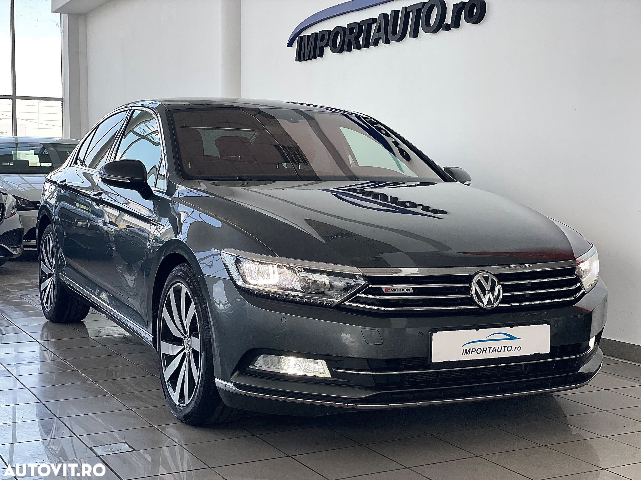 Volkswagen Passat - 1
