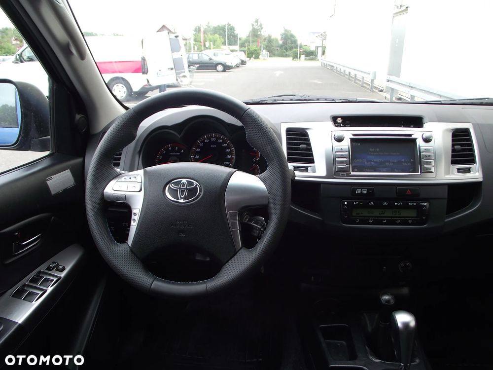 Toyota Hilux 3.0 D-4D Invincible - 16