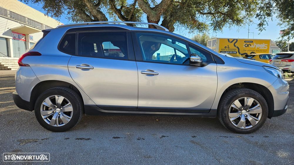 Peugeot 2008 1.2 PureTech Style - 4