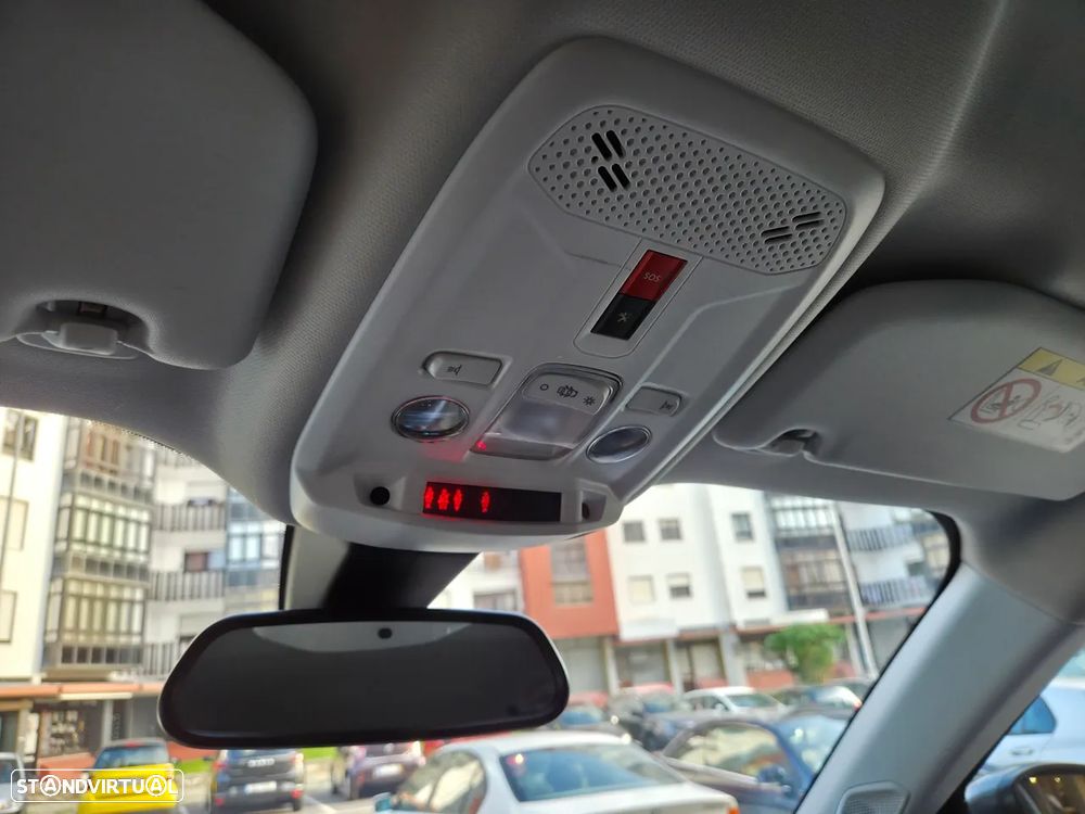 Peugeot 2008 1.2 PureTech Allure EAT8 - 26