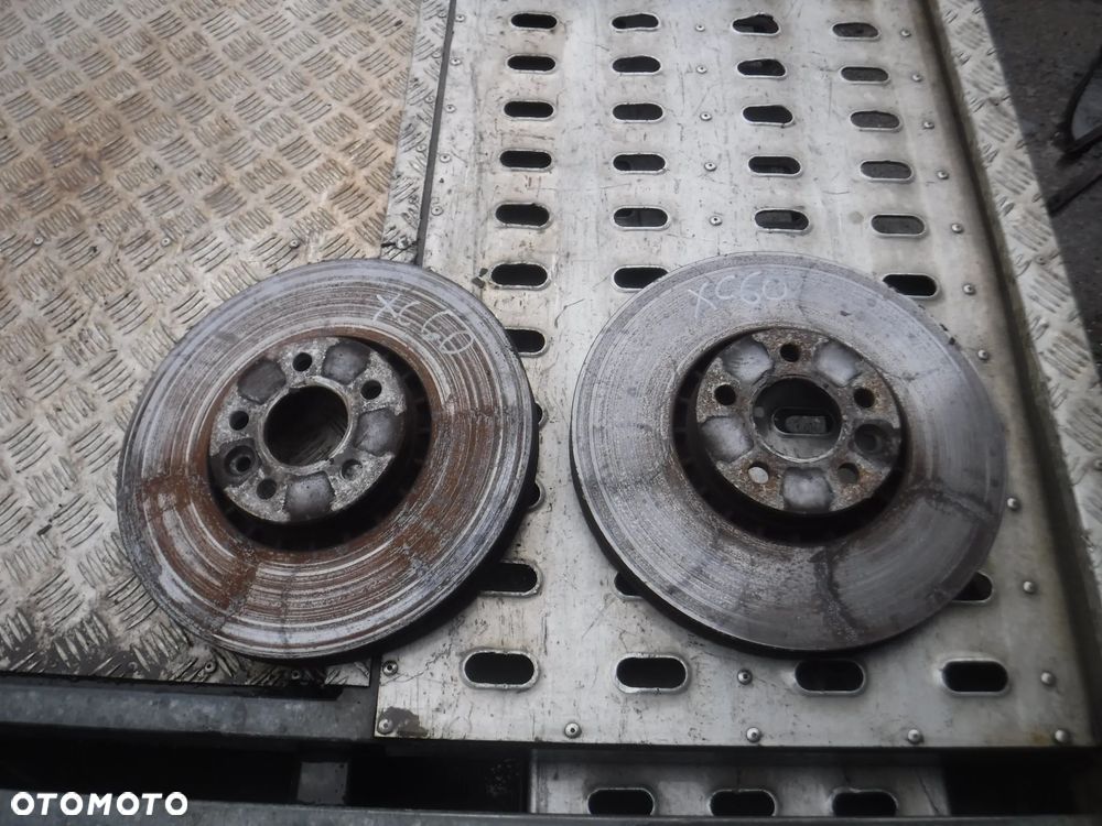 Volvo XC60 I 2.4 tarcze hamulcowe przod kpl - 1