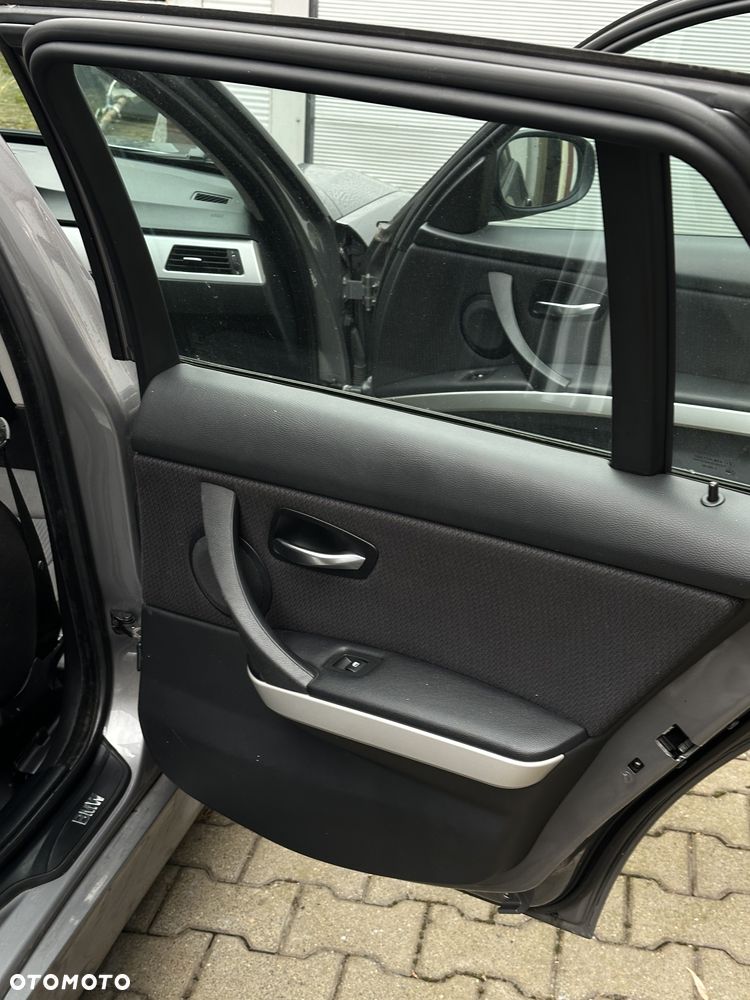 BMW Seria 3 318d DPF - 25