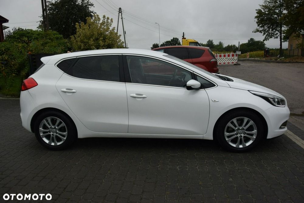 Kia Ceed 1.4 CVVT Dream Team Edition - 10