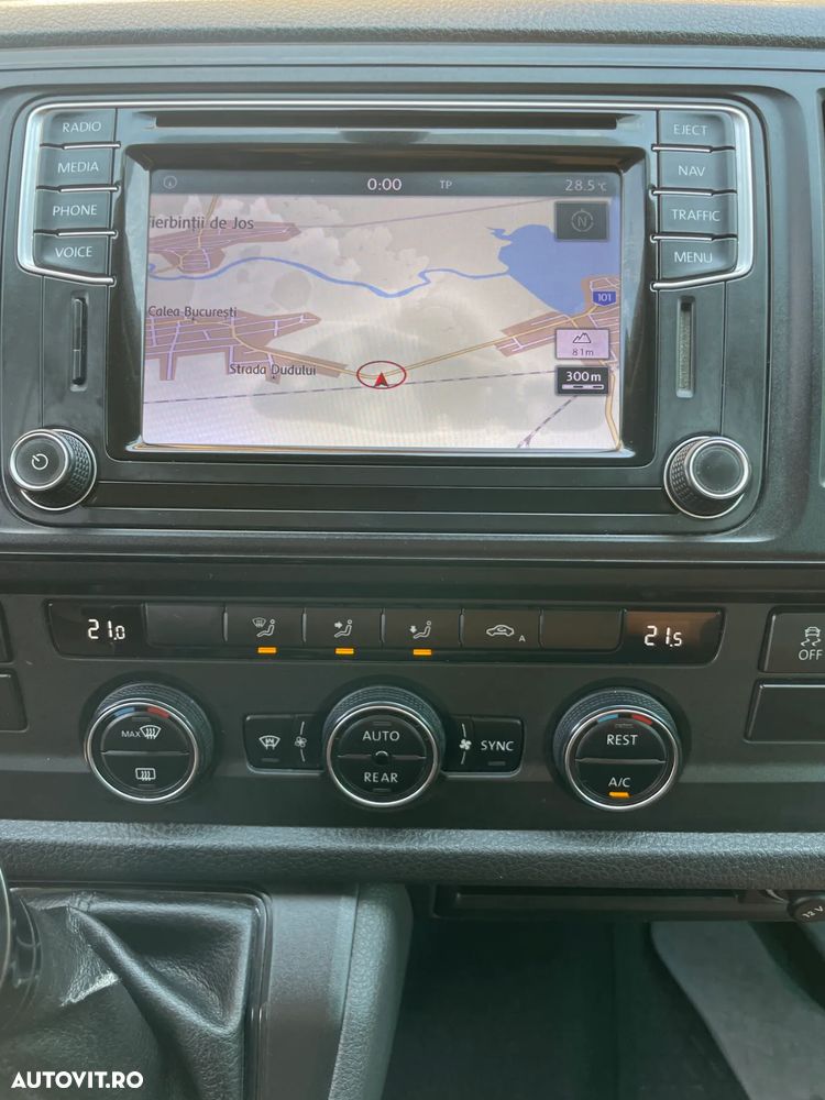 Volkswagen Caravelle - 8