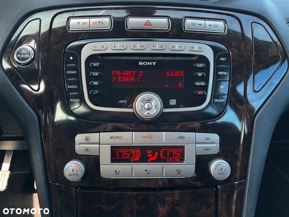 Ford Mondeo 2.0 Ghia - 23