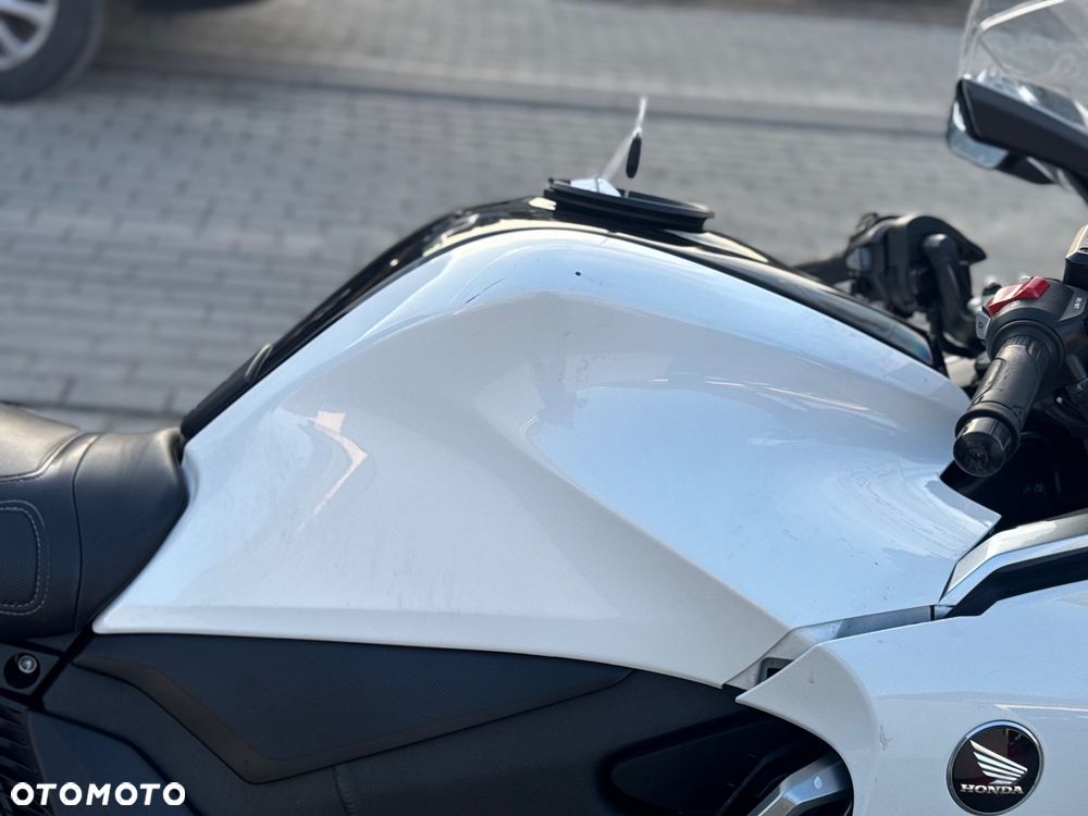 Honda VFR - 16