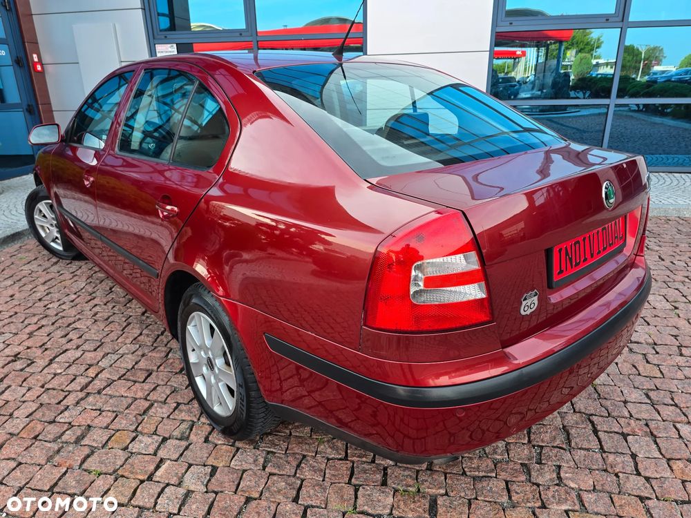 Skoda Octavia 1.6 Ambiente - 20