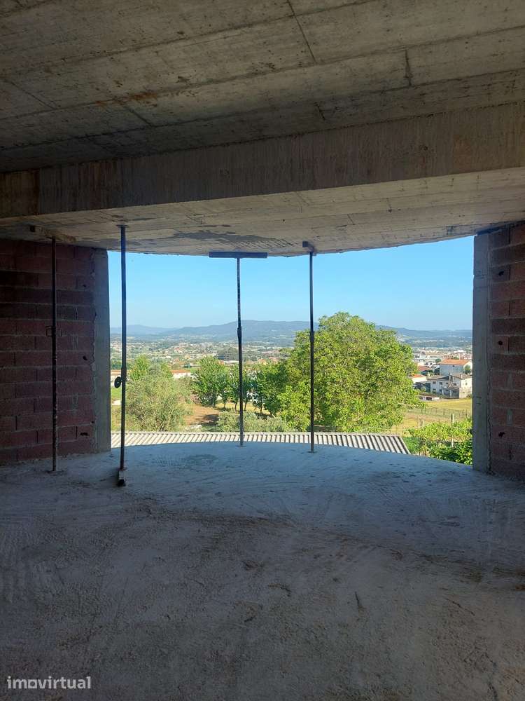 Moradia isolada T3 com garagem, jardim e varanda - Grande imagem: 2/7