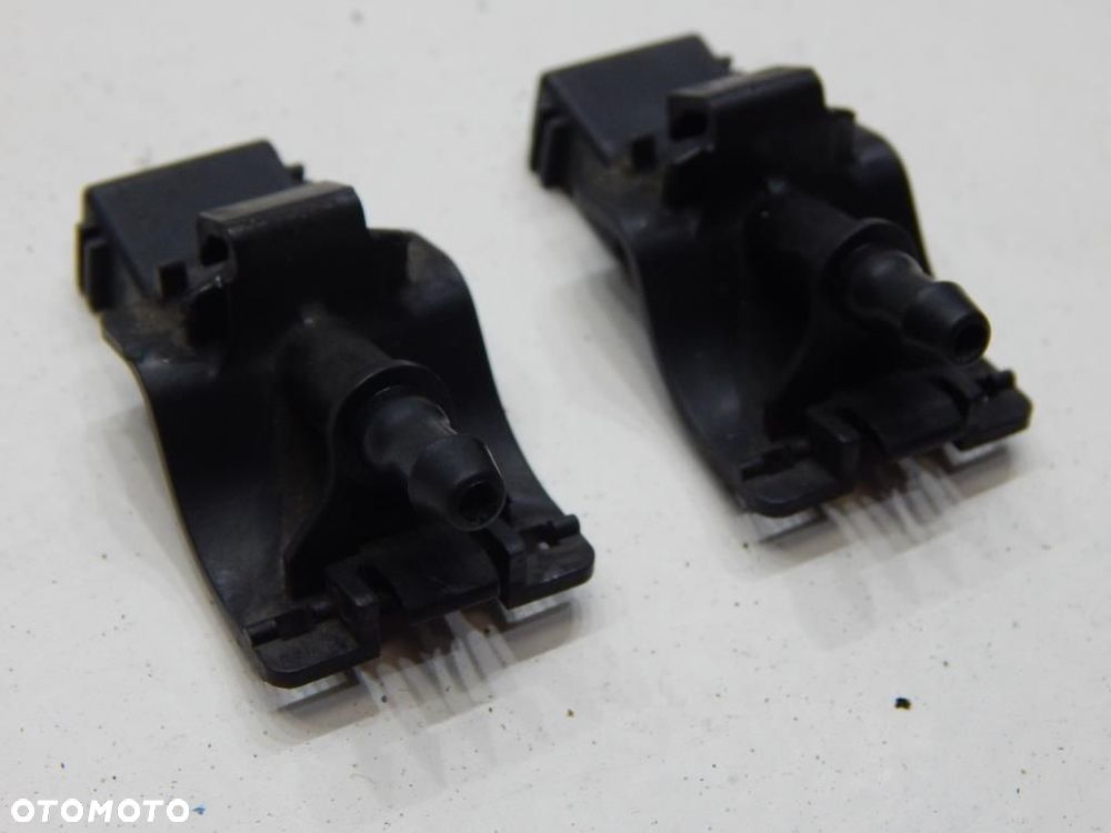 DYSZA SPRYSKIWACZA MASKI LEXUS IS 220 - 2