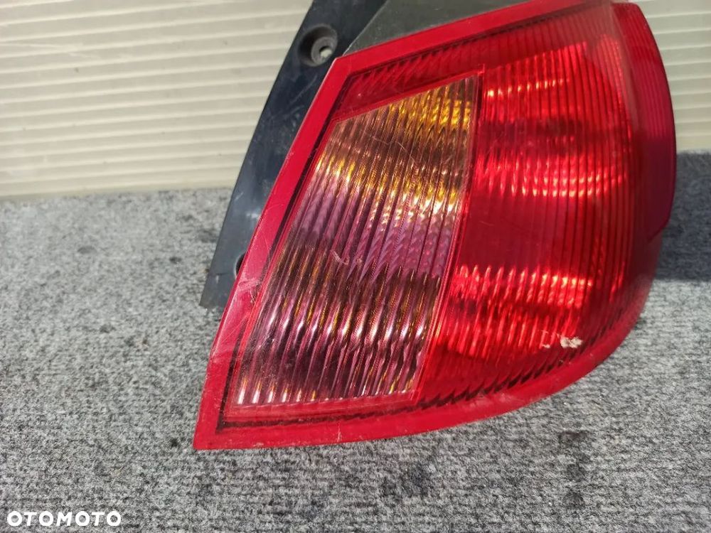 LAMPA TYŁ TYLNA PRAWA MITSUBISHI COLT CZ VI ORYGINAŁ - 2