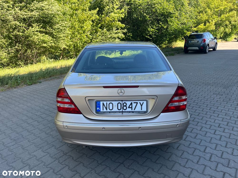Mercedes-Benz Klasa C 240 4Matic Elegance - 5