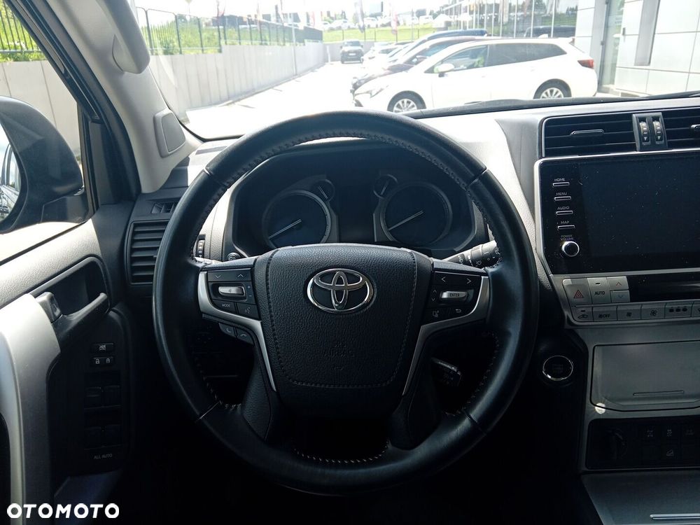 Toyota Land Cruiser - 17