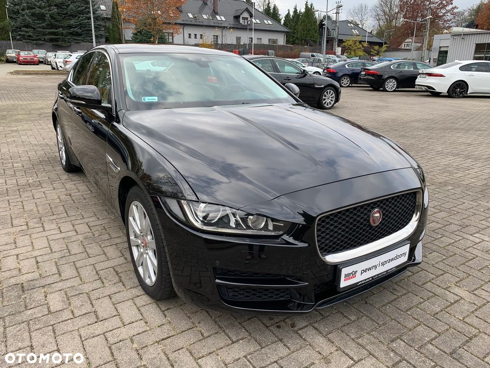 Jaguar XE 2.0 D Prestige - 4