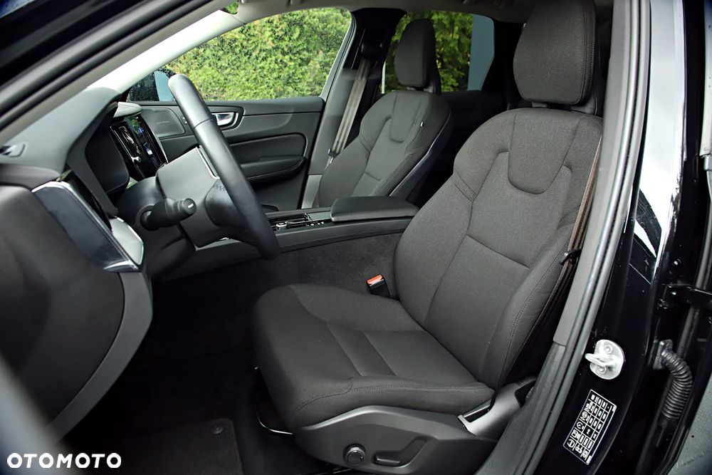 Volvo XC 60 B4 D AWD Momentum Pro - 18