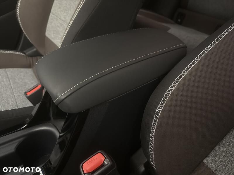 Toyota Corolla 1.8 Hybrid GPF Trek - 17