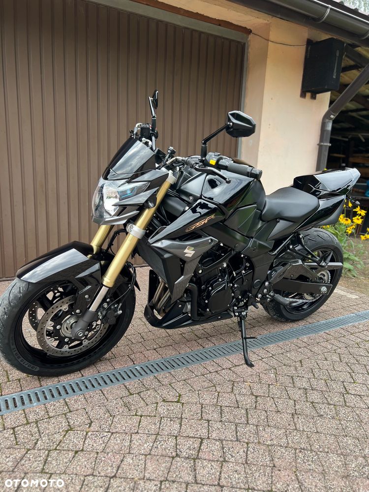 Suzuki GSR - 4