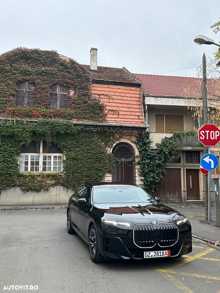 BMW Seria 7 740d xDrive MHEV - 31
