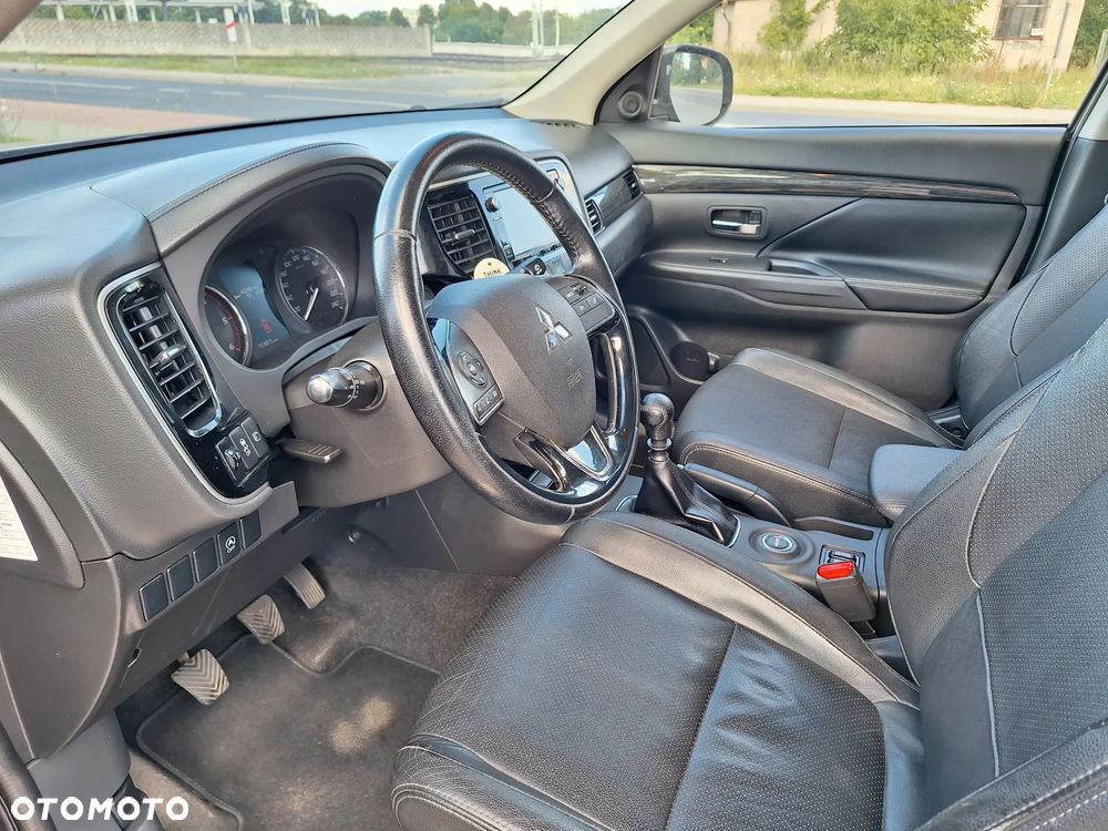 Mitsubishi Outlander - 12