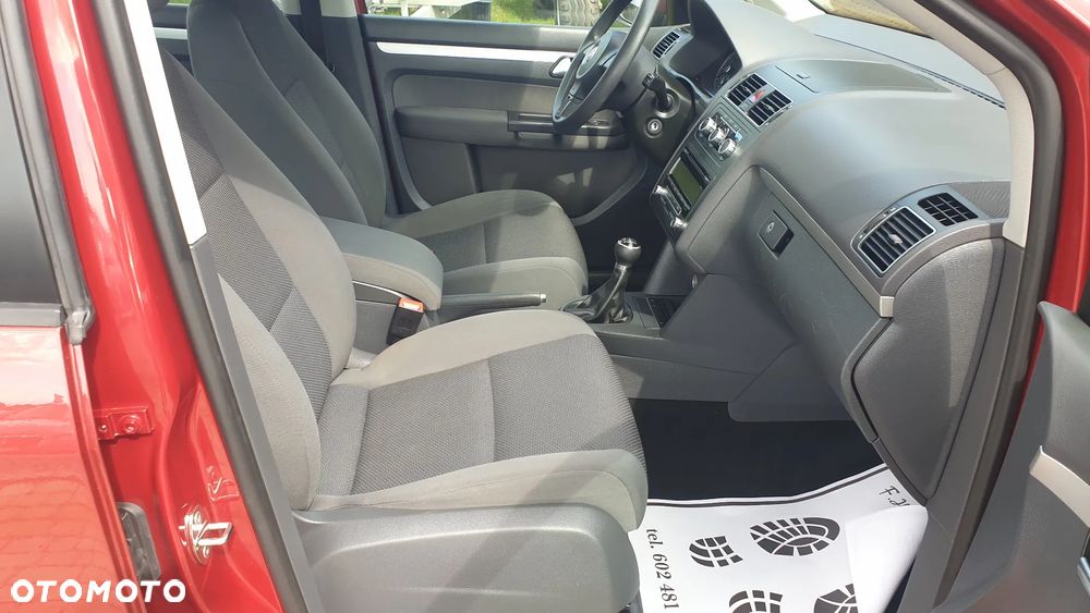 Volkswagen Touran - 12