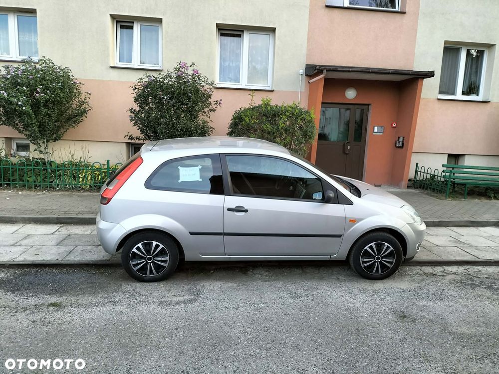 Ford Fiesta 1.4 Ambiente - 2