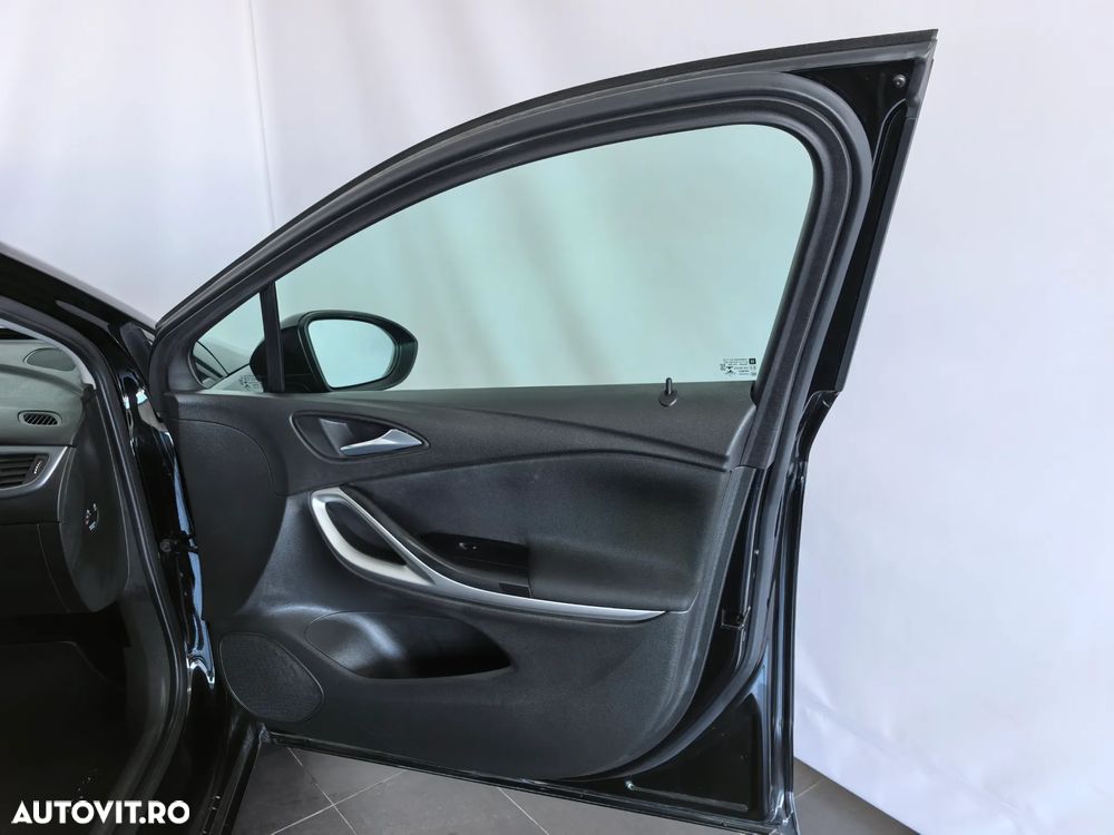 Opel Astra 1.2L Turbo Start/Stop Edition - 24