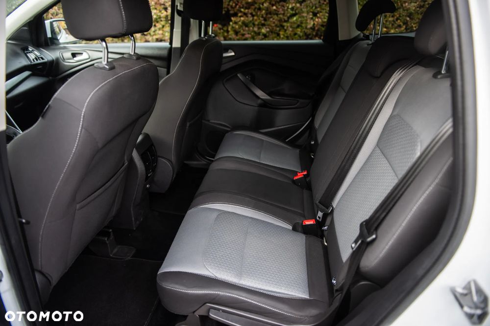 Ford Kuga 2.0 TDCi 2x4 Titanium - 22